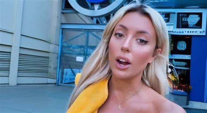 Amanda Vance hot