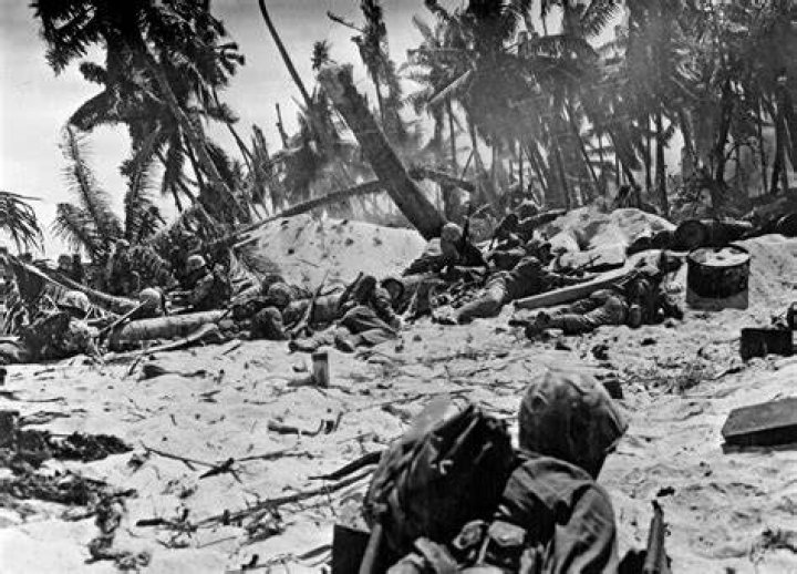 Battle Of Tarawa Marines Behind Seawall