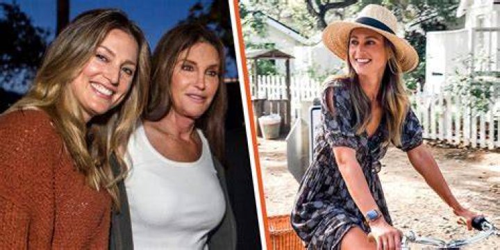 Cassandra Marino posing with her daughters, Francesca Marino and Isabella Marino