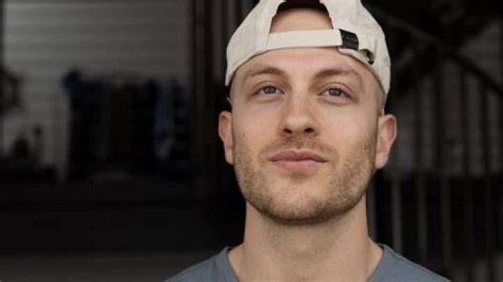 Evan Berger estimated Instagram earning