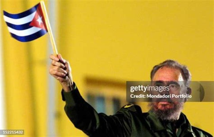 Fidel Waving Flag