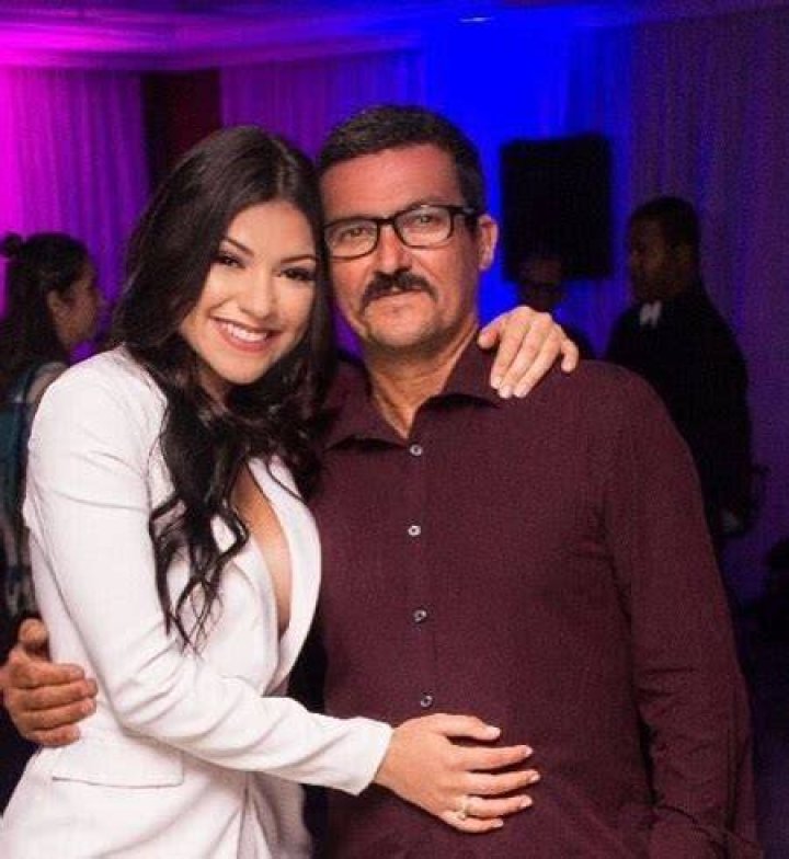 Gleycy Correia with her father