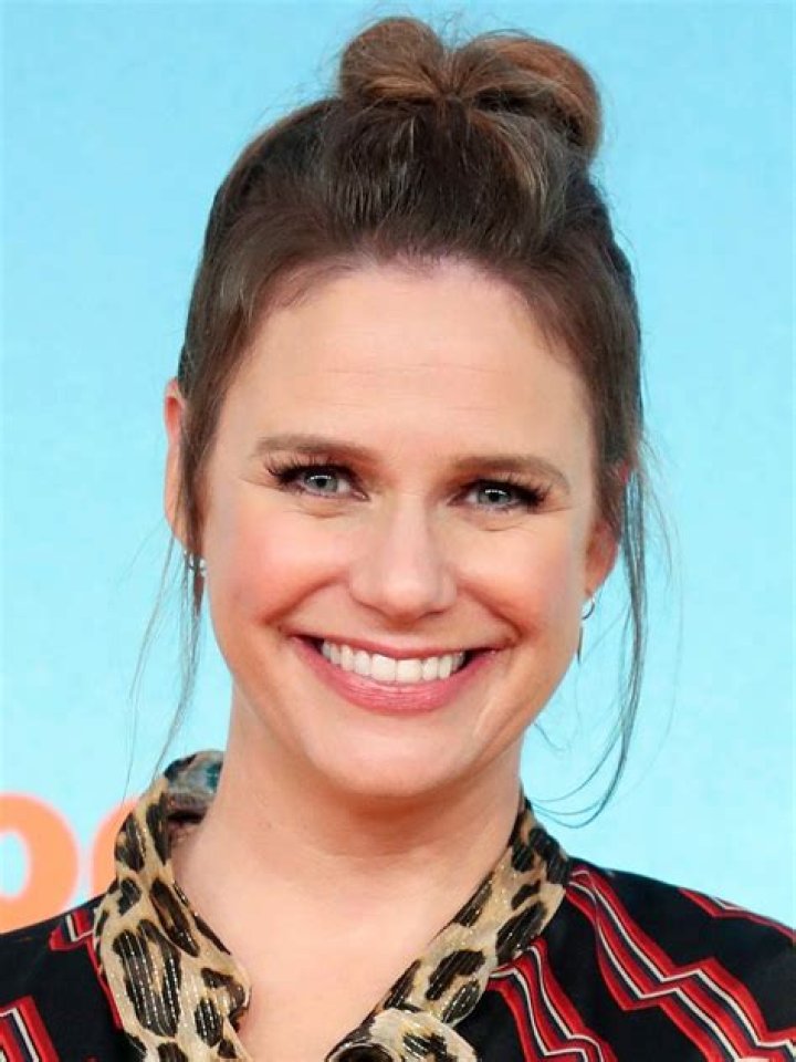 How tall is Andrea Barber