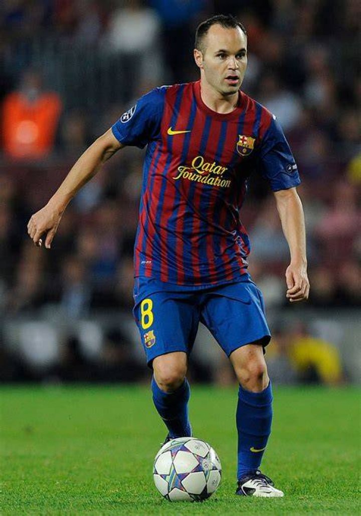 How tall is Andres Iniesta