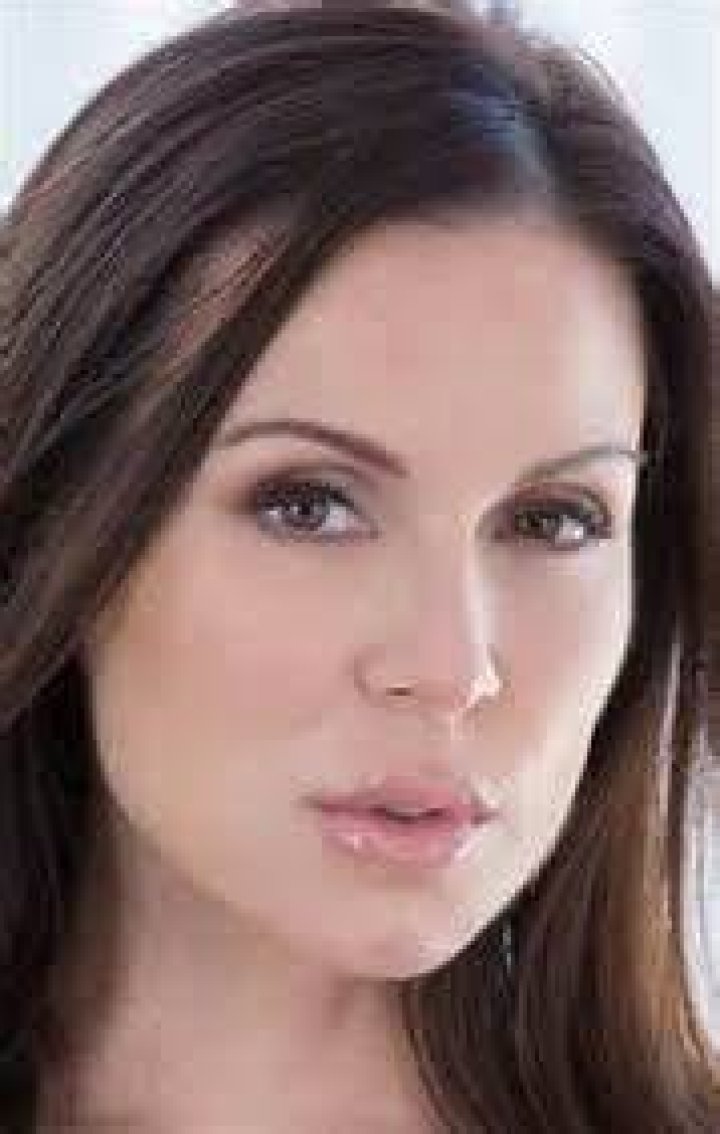 How tall is Kendra Lust