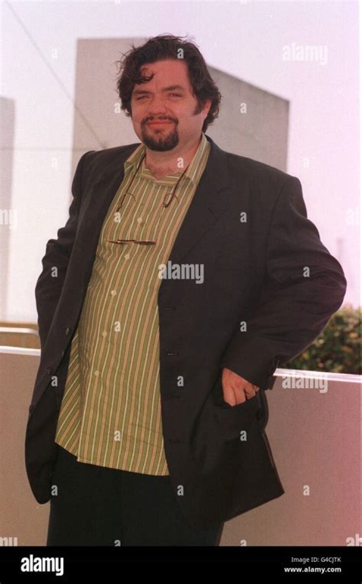How tall is Oliver Platt