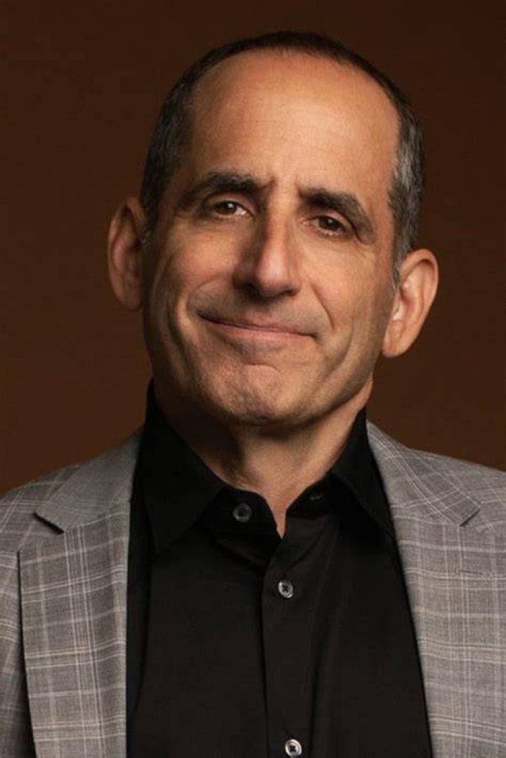 How tall is Peter Jacobson