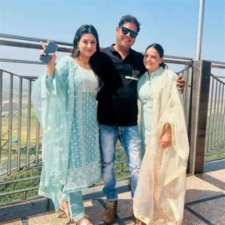 Isha Malviya with her father Ashish Malviya and mother Mamta Malviya