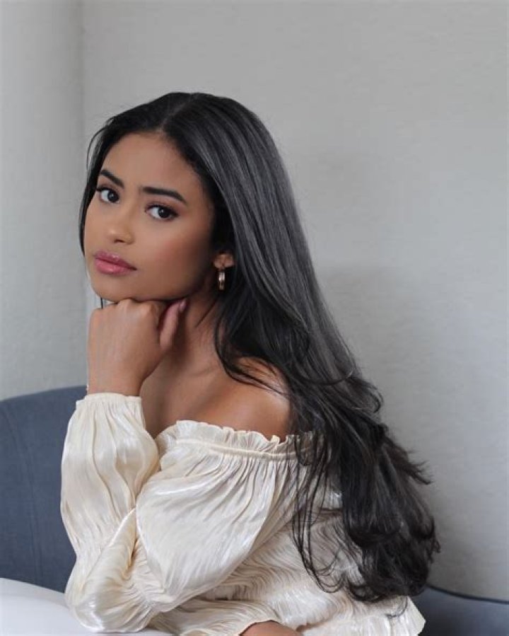 Jessenia Cruz likes horse riding