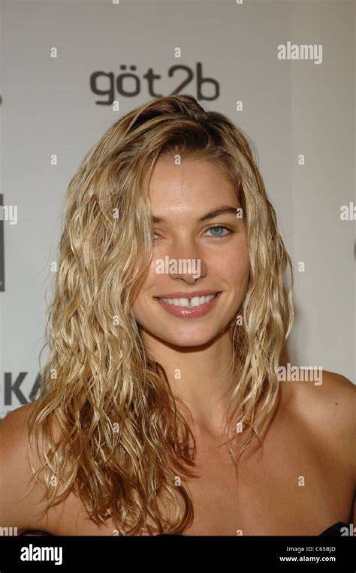Jessica Hart is the ex-wife of boxer Scott Hall
