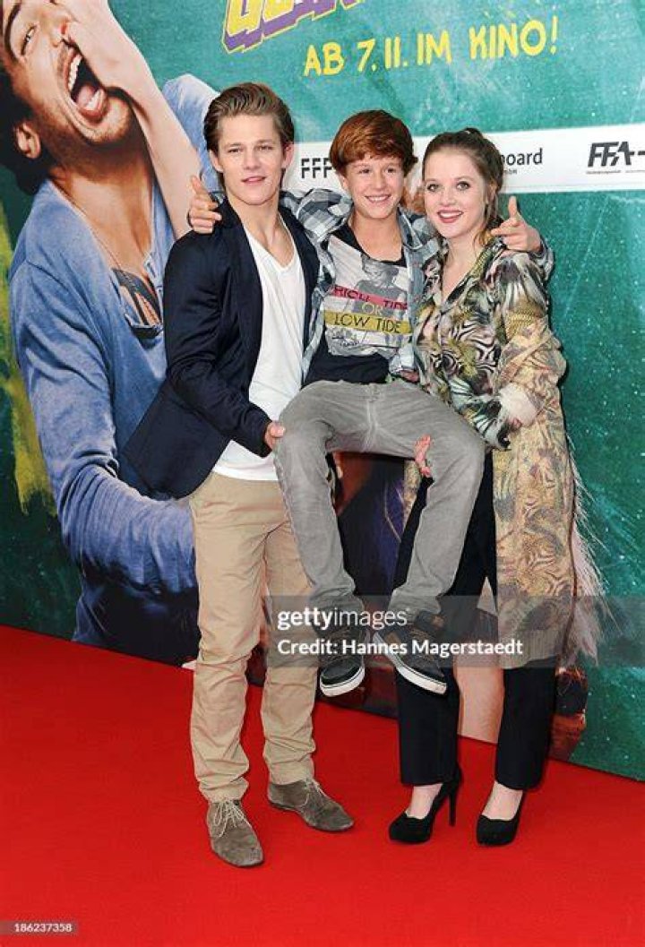 Jonas Holdenrieder is an actor