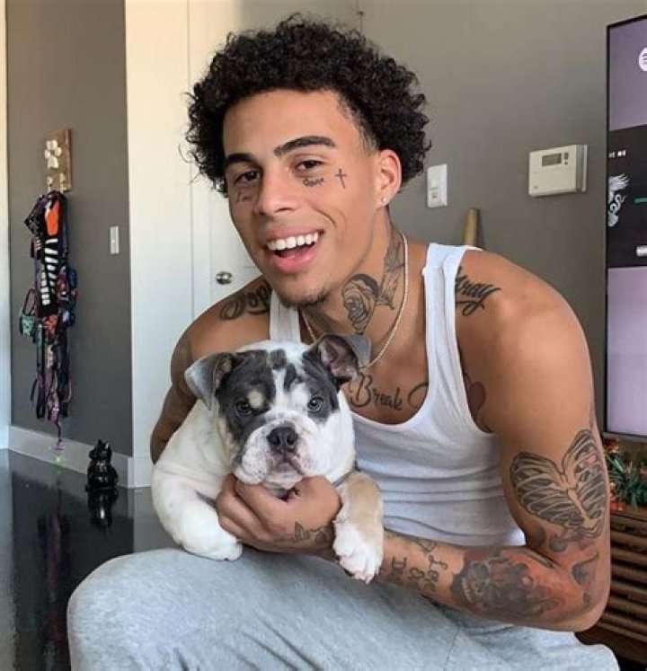 Kamrin Houser has a pet dog