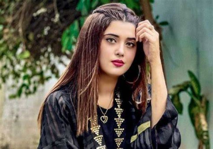 Kanwal Aftab has over 1.6 million fans on her Instagram account
