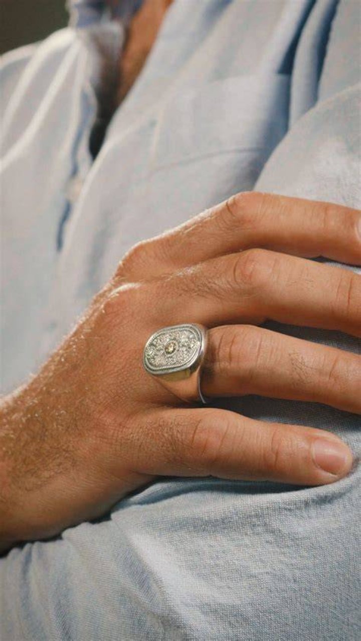 Kim Arda earned silver button of YouTube.
