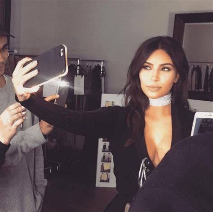 kim kardashian taking a selfie kim kardashian taking a selfie