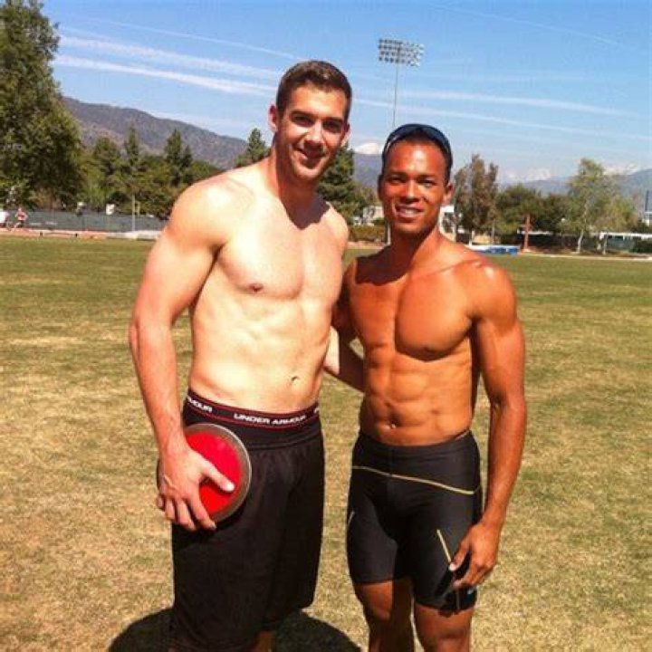 Lewis Howes height.