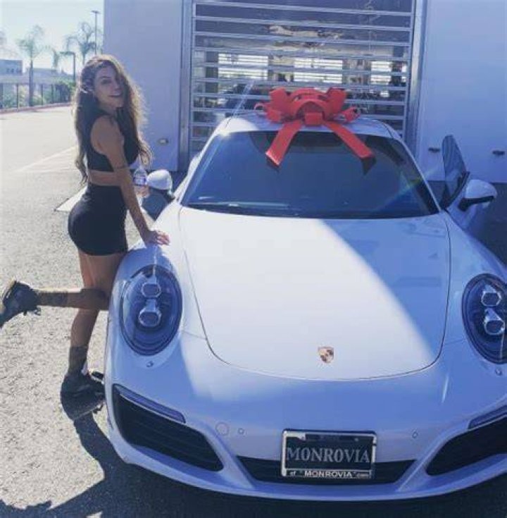 Liziane Gutierrez new Porsche car