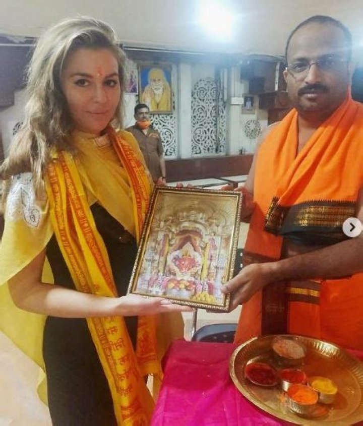 Lockwood visited Siddhi Vinayak Temple