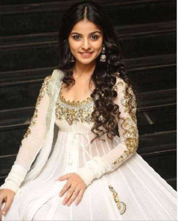 Mahima Makwana Biography, Wikipedia (Early Life & Education)