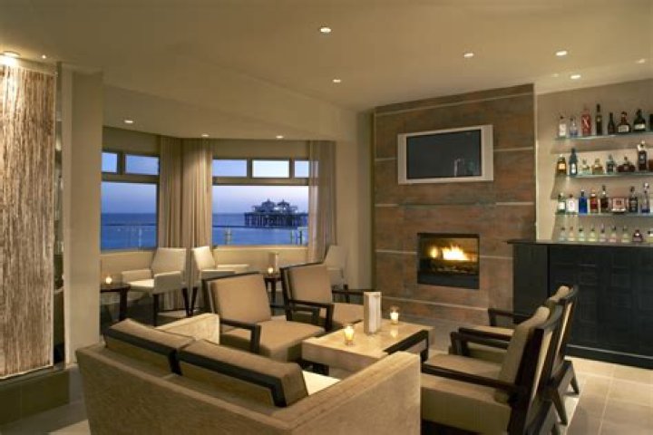 Malibu Beach Inn Lobby