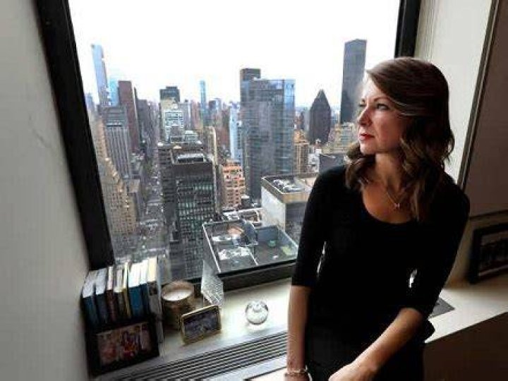 Melissa DeRosa looking over New York