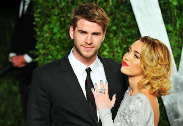 Miley Cyrus Ditched Her Wedding Ring on Instagram Just Hours Before Liam Hemsworth Split