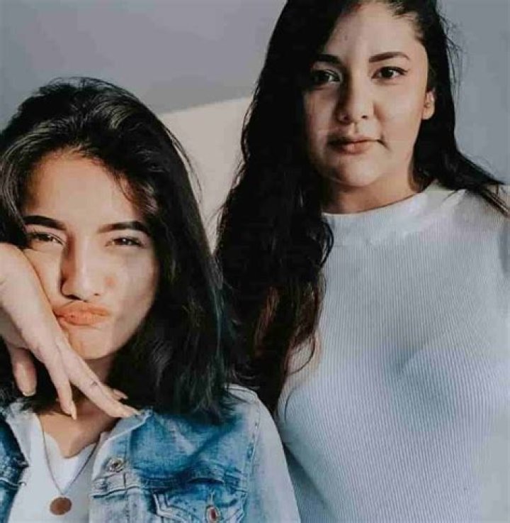 Mrunal Panchal with her sister