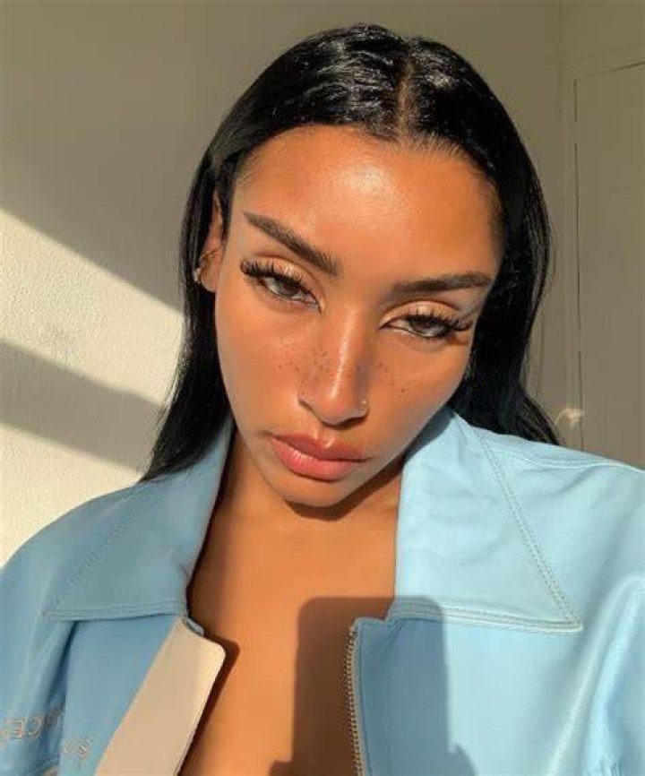 Naomi Sharon wiki