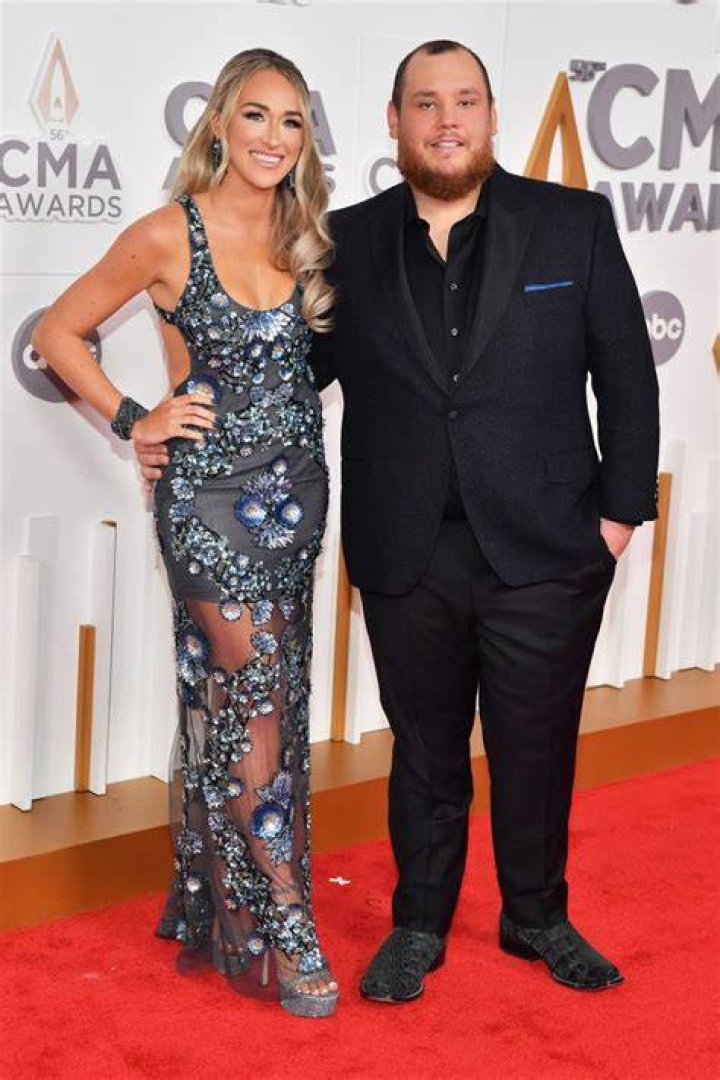 Nicole Combs height