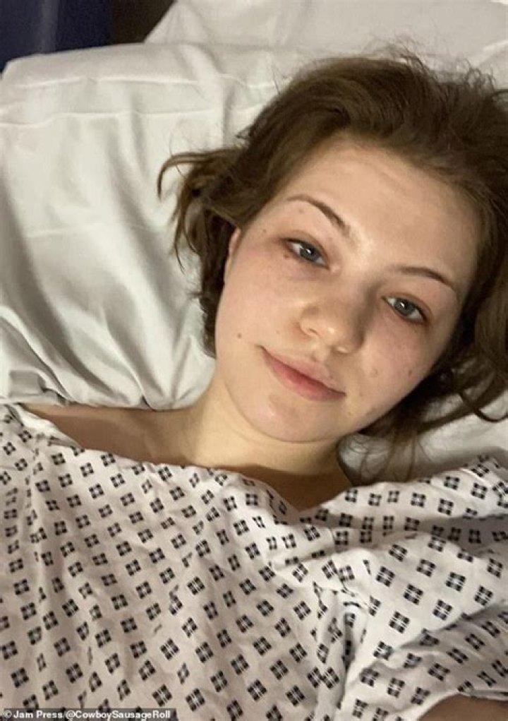 Onlyfans Model Dellie Isla felt extremely ill after having surgery on her private body part