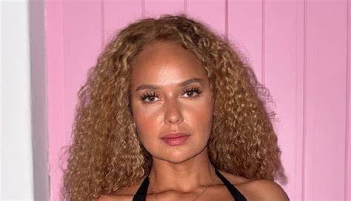 Pamela Alexandra height