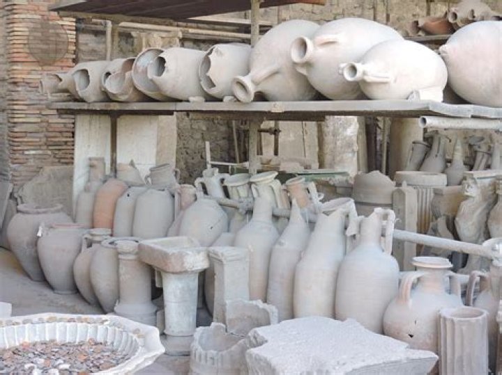 Pompeii Pottery
