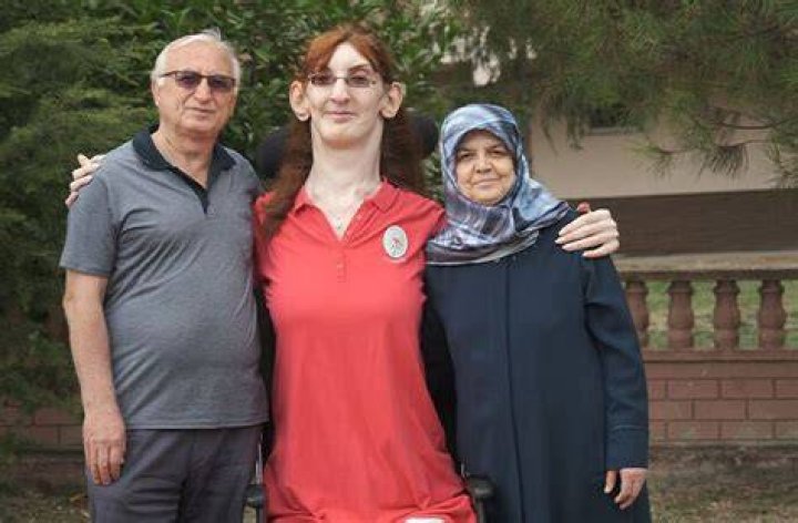 Rumeysa Gelgi with her parents
