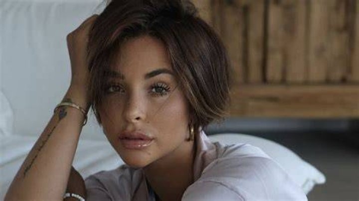Rym Renom appeared in the series La Villa des Coeurs Brisés (The Villa of Broken Hearts)