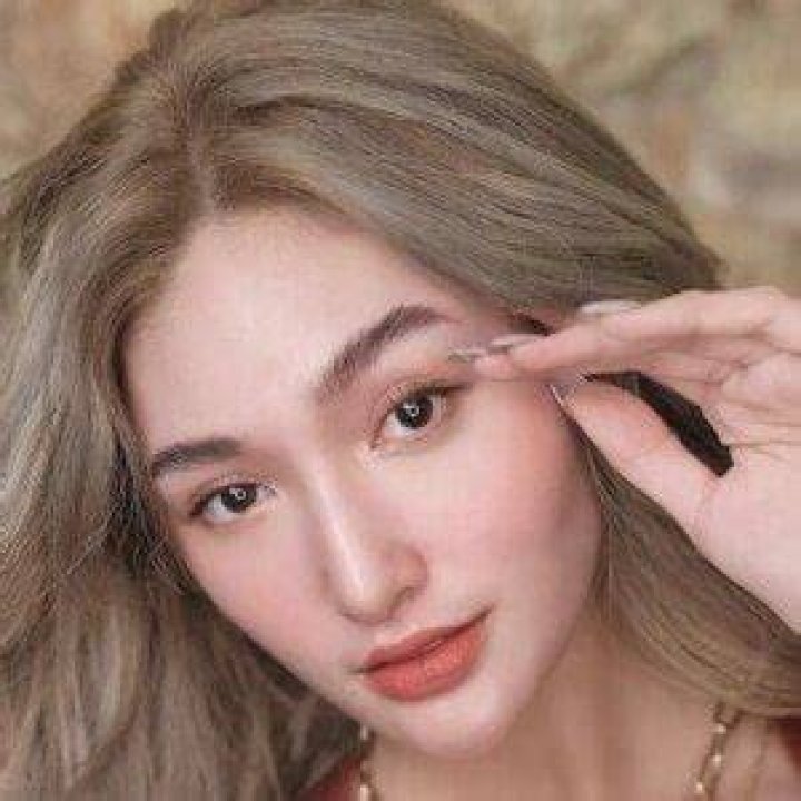 Sachzna Laparan bio