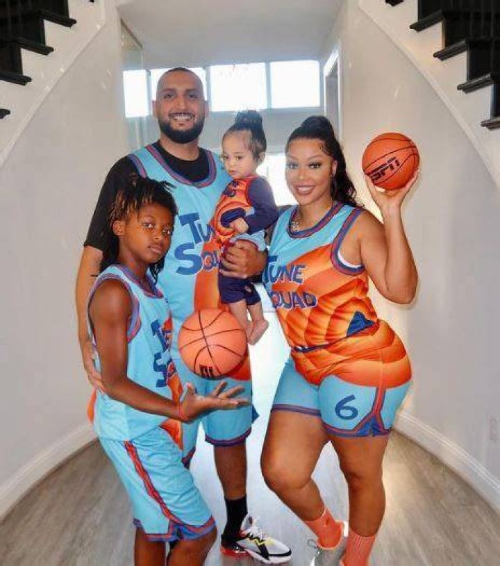 Shokuohizadeh with his family