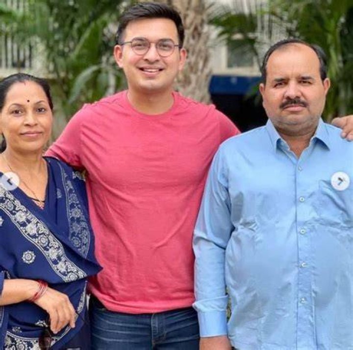Shubhankar Mishra with his father and mother