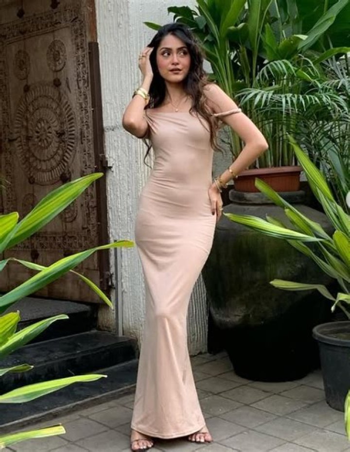 Simran Khan practicing her dance moves