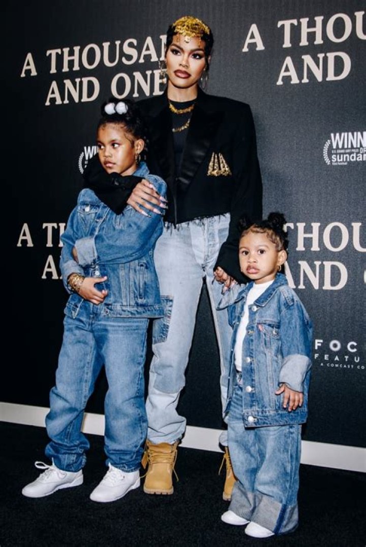 Taylor with her kids