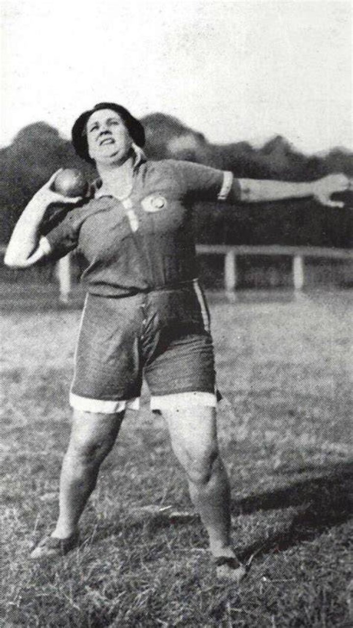 Violette Morris Shotputting