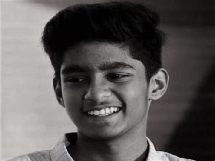 Vishwa Deenadayalan Height, Weight & Physical Appearance