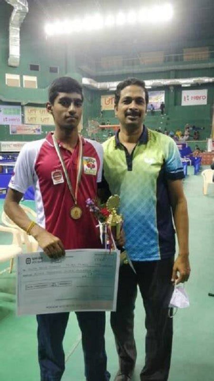 Vishwa Deenadayalan Wikipedia, Biography, (Early Life & Education)