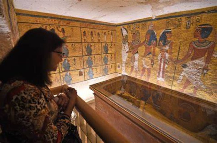 Visitor Looks At King Tut's Tomb
